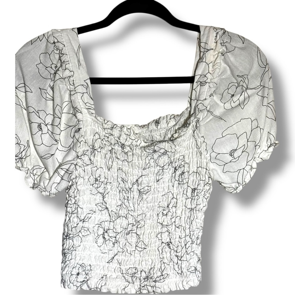 Monteau Los Angles White & Black Floral Line Pattern Puff Sleeves Smocked Blouse - Picture 10 of 16